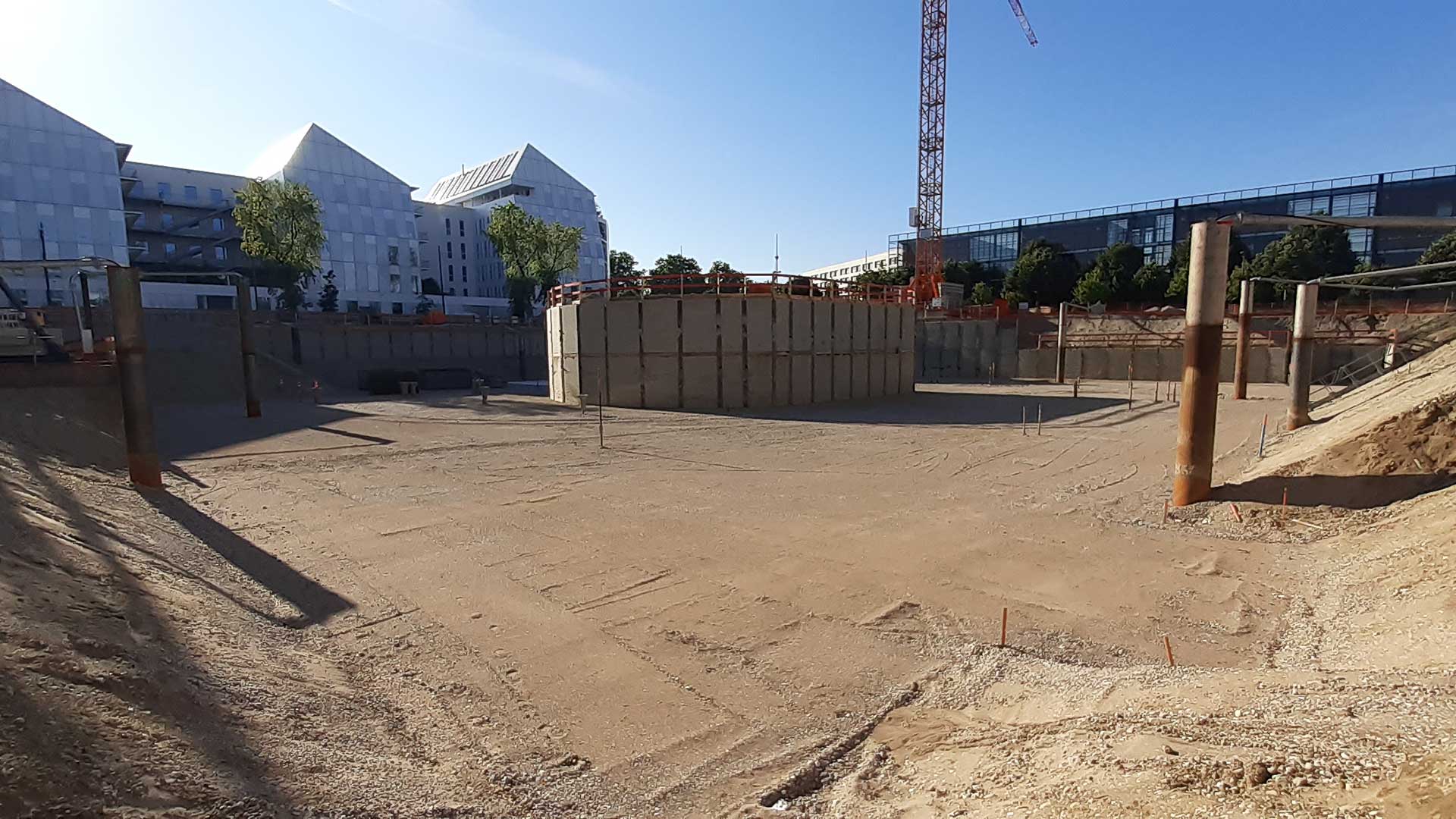 Chantier rabattement de nappe par puits crépinés dans une paroi non étanche