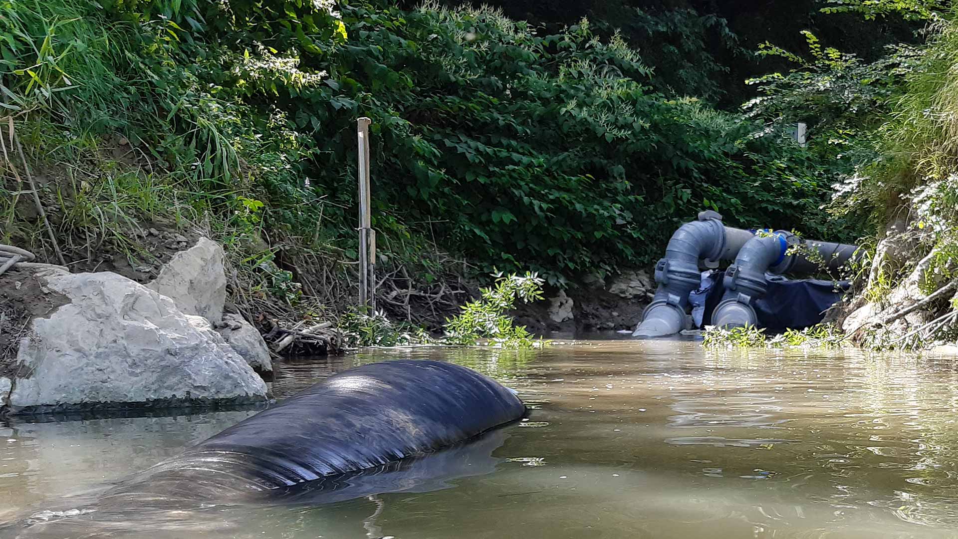 Station de pompage pour alimenter un cours d'eau