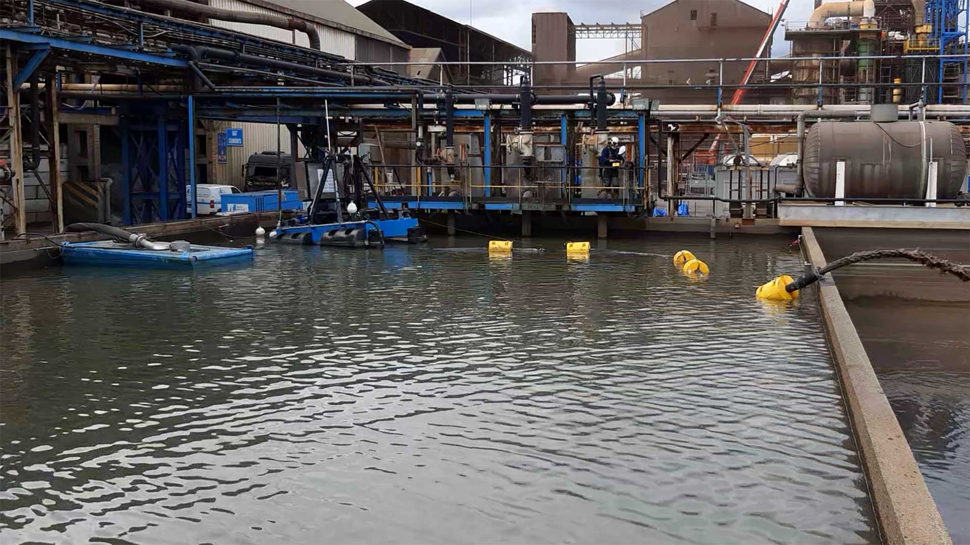 Vidange d'un bassin de boues industrielles