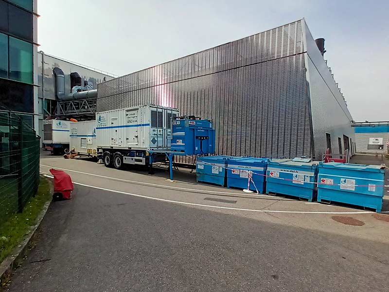 Trois groupes électrogènes 1250 kVA avec 4 cuves à carburant