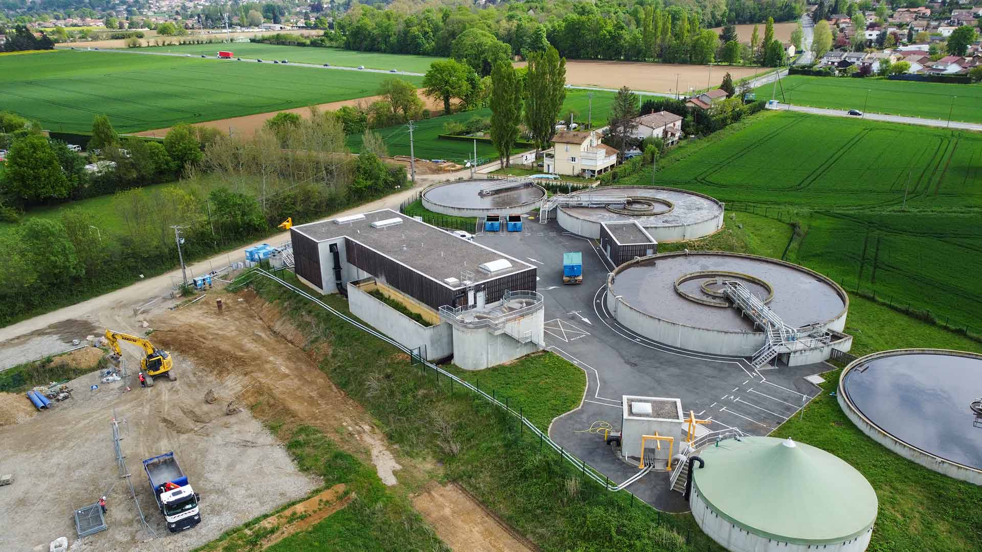 Vue de drone de la station d'épuration et de ses bassins