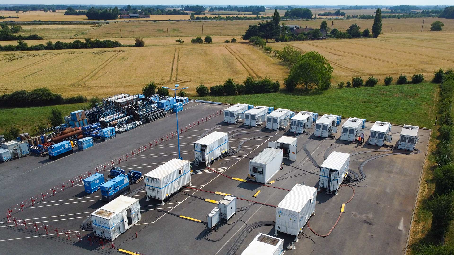 vue de drone d'une centrale électrique de 8MW